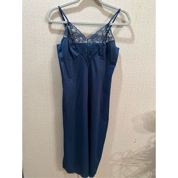 Vintage Vanity Fair slip - Picture 2 of 7